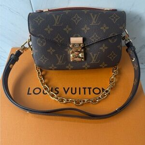 Louis Vuitton Pochette Métis East West